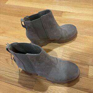 Sorel Taupe  Joan of Arctic II waterproof wedge Boots size & “new”